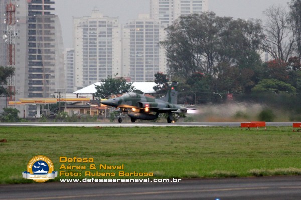 F-5EM_decolagem_DCTA