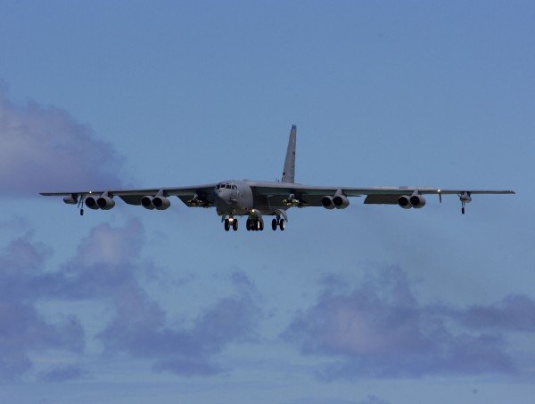 B-52_Stratofortress_landing