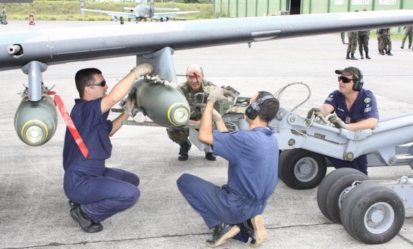 A-29-da-FAB-emprega-pela-primeira-vez-4-bombas-em-Cachimbo-foto-2-FAB