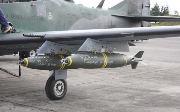 A-29-da-FAB-emprega-pela-primeira-vez-4-bombas-em-Cachimbo-foto-FAB
