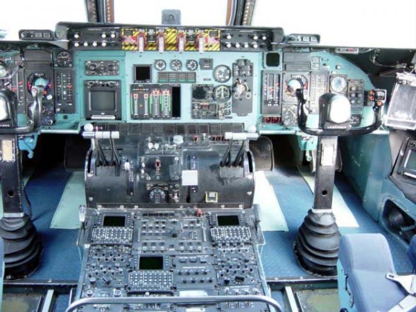 AIR_C-5_Galaxy_Cockpit_lg