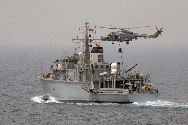 A Lynx Helicopter carries out exercises with minehunter, HMS Quorn