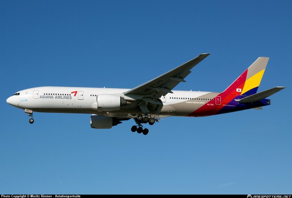 HL7742-Asiana-Airlines-Boeing-777-200