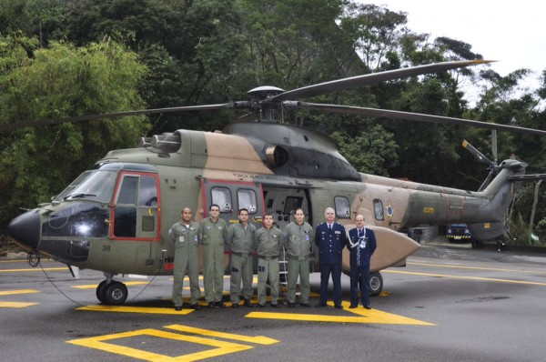  Tripulação que acompanha o Pontífice nos deslocamentos de helicóptero Sgt Lamego/BAAF