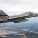 Primeiro vôo de um F/A-18F Super Hornet Avançado com CFTs e pod de armas.