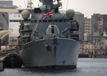 HMS Westminster atracado em Gibraltar
