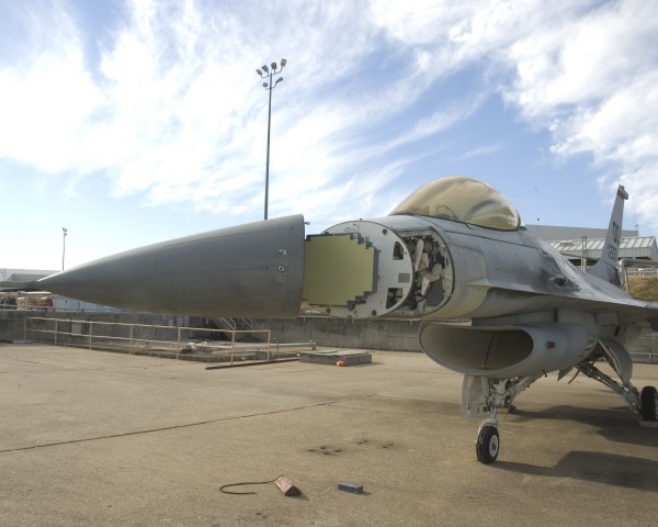 Radar SABR em teste no F-16