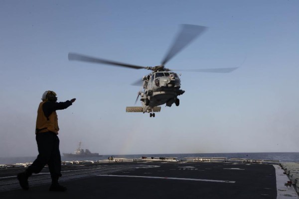 MH-60 Sea Hawk pousando no Harbin