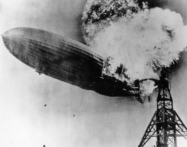 Hindenburg em chamas
