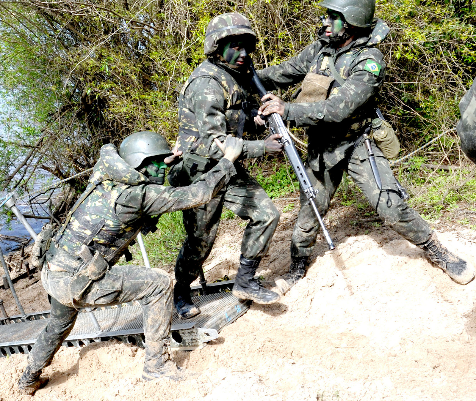 Exército Brasileiro vai fazer exercício com Exército dos EUA em ambiente de  selva