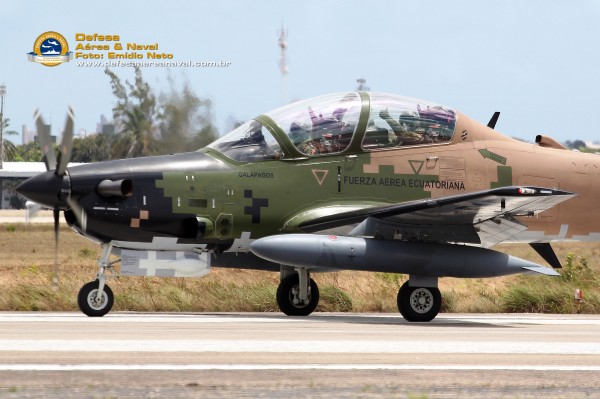 A-29 equatoriano taxiando