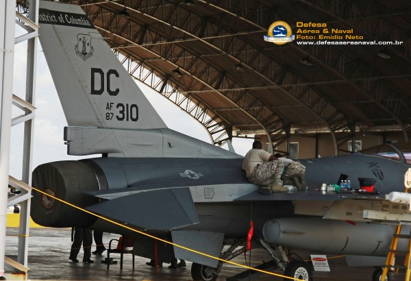 F-16-USAF-hangar