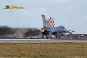 F-16-USAF-na-corrida-para-decolagem