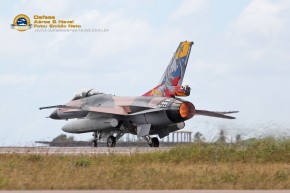 F-16-Venezuelano-na-corrida-para-decolagesm
