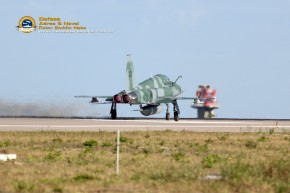 F-5EM-decolando
