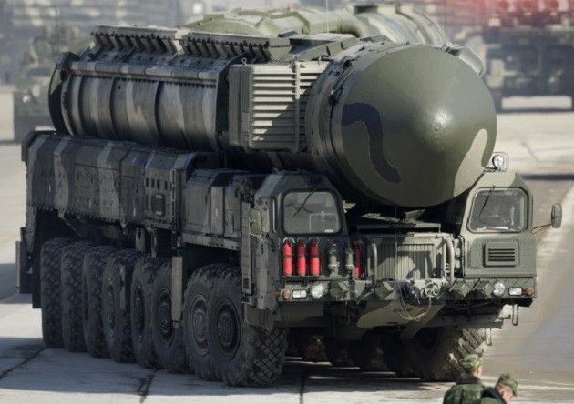O Topol RS-12M (SS-25 Sickle, na nomenclatura da OTAN) tem um alcance de 10 mil quilômetros e carrega uma ogiva nuclear de 550 quilotons