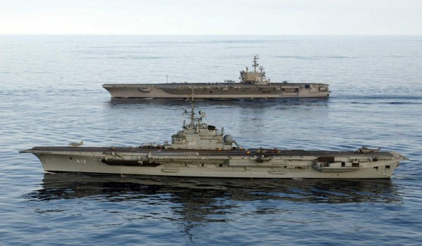NAe São Paulo e USS Ronald Reagan durante a Passex em 2004.