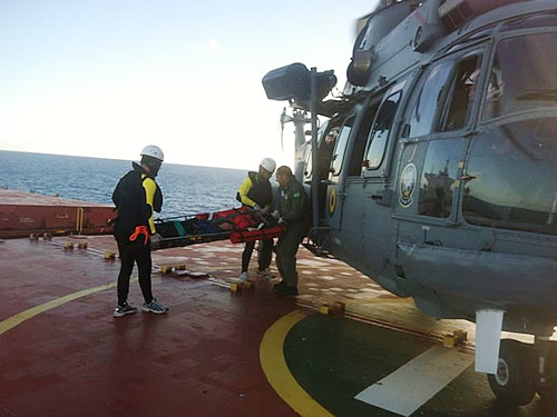UH-15 “Super Cougar” da Marinha do Brasil realiza EVAM no NM “GH Power”