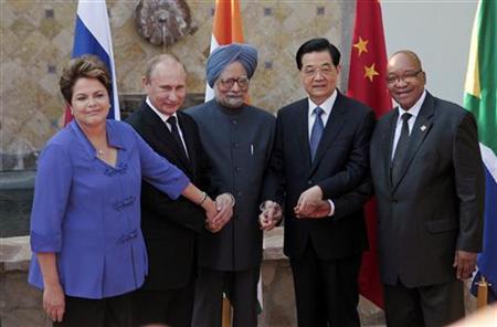 Brazil's President Rousseff, Russia's President Putin, India's PM Singh, China's President Hu and South African President Zuma pose after a BRICS leaders' meeting in Los Cabos