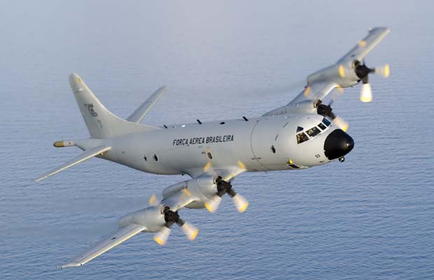 Avião P-3 Orion, o mesmo modelo utilizado para localizar os destroços da aeronave da Malaysia Airlanes, está sendo usado pela FAB pra tentar localizar avião desaparecido no sudoeste do Pará