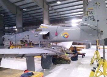 Os T-27 colombianos estão passando pela  integração de moderna aviônica (incluindo painel digital dotado de telas tipo MFCD), troca  das asas e inserção de reforços  estruturais