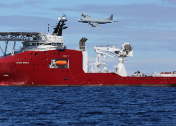 O navio australiano Ocean Shield captou sinais em quatro ocasiões que poderiam ser de um registro de voo