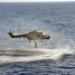 Mergulhador de Combate é lançado a partir da aeronave nas águas do Mediterrâneo