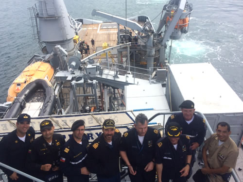 Observadores de marinhas estrangeiras aguardando o início do exercício