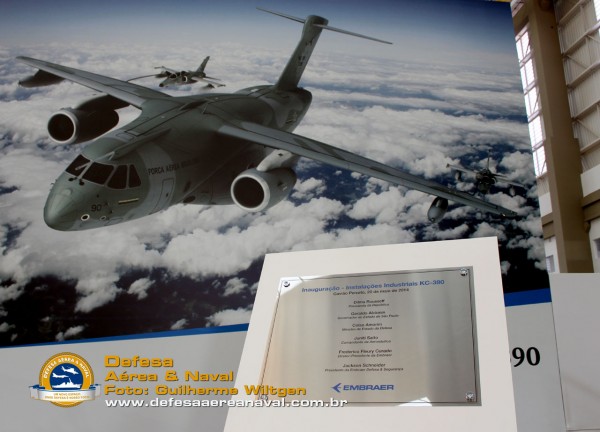 Placa de Inauguração KC-390
