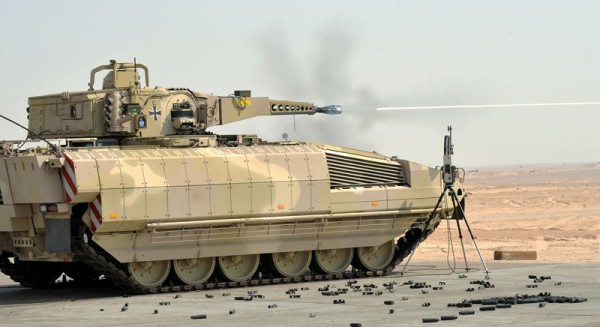 O Puma submetidas a ensaios de disparar nos Emirados Árabes Unidos, o verão 2013 Foto:. Rheinmetall Defence