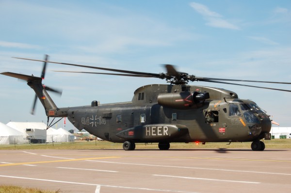 CH-53_Stallion_(German_Army)_at_RIAT_2010_arp