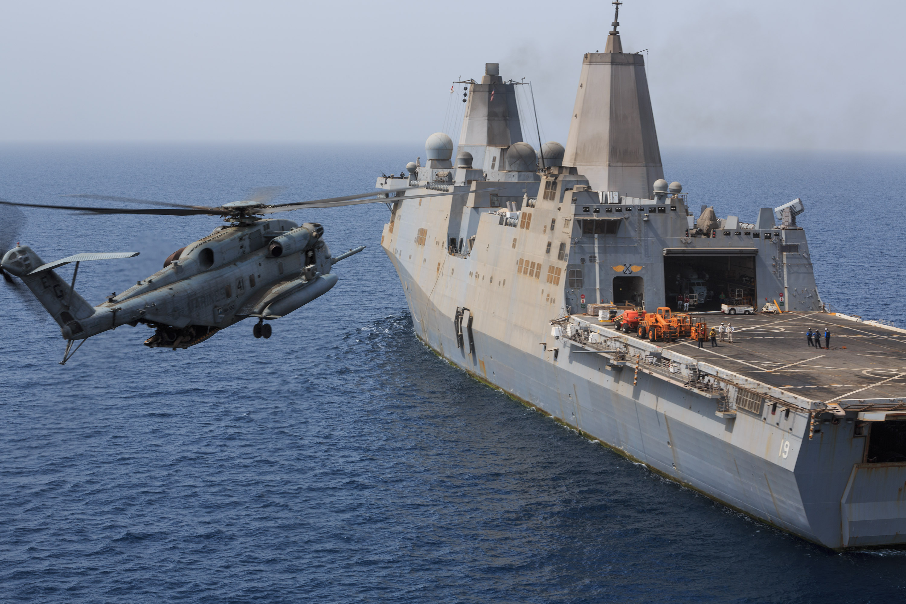 CH-53 pousando no USS Mesa Verde (LPD 19)
