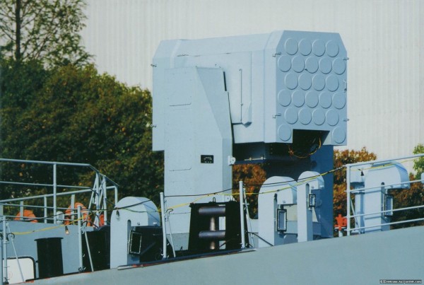 Hongqi-10 ship-based missile defence cell