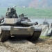 © AFP 2015/ JUNG YEON-JE
O tanque norte-americano M1A2 durante exercícios conjuntos dos EUA e a Coreia do Sul na cidade fronteiriça de Yeoncheon, a nordeste de Seul, em 30 de maio de 2013