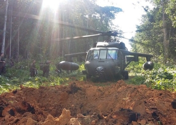 Forças de segurança usaram explosivos para destruir a pista clandestina conhecida como “Valmor” durante a Operação Curare VI. [Foto: Exército/Brigada Lobo D’Almada]