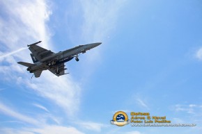 F-18C-arremetendo3