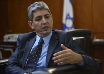 10/03/2015. Credito: Gustavo Moreno/CB/D.A Press. Brasil. Brasília - DF. Entrevista com Reda Mansour, embaixador de Israel, no Brasil.
