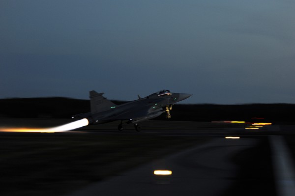 gripen night flying air exercise 2015_2
