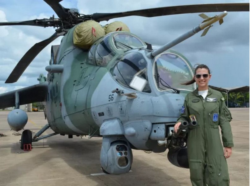 2ª tenente, Vitória  tem seis anos de militarismo e pilota helicóptero de guerra (Foto: Ísis Capistrano/ G1)
