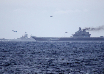 Porta aviões Admiral Kuznetsov porta-aviões e o crusador Piotr Veliki  AFP