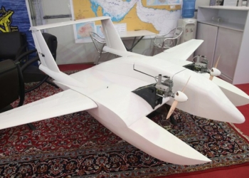 Guardiães da Revolução da República Islâmica do Irã apresentaram seu primeiro "drone suicida" nesta quarta-feira (26) (Foto: Meghdad Madadi / Tasnim News / AFP)