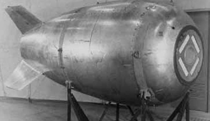 Bomba nuclear Mark IV, jogada no Oceano Pacífico em 1950 após motores de um avião da força aérea norte-americana pegarem fogo durante treinamento. Foto: Globalsecurity.org