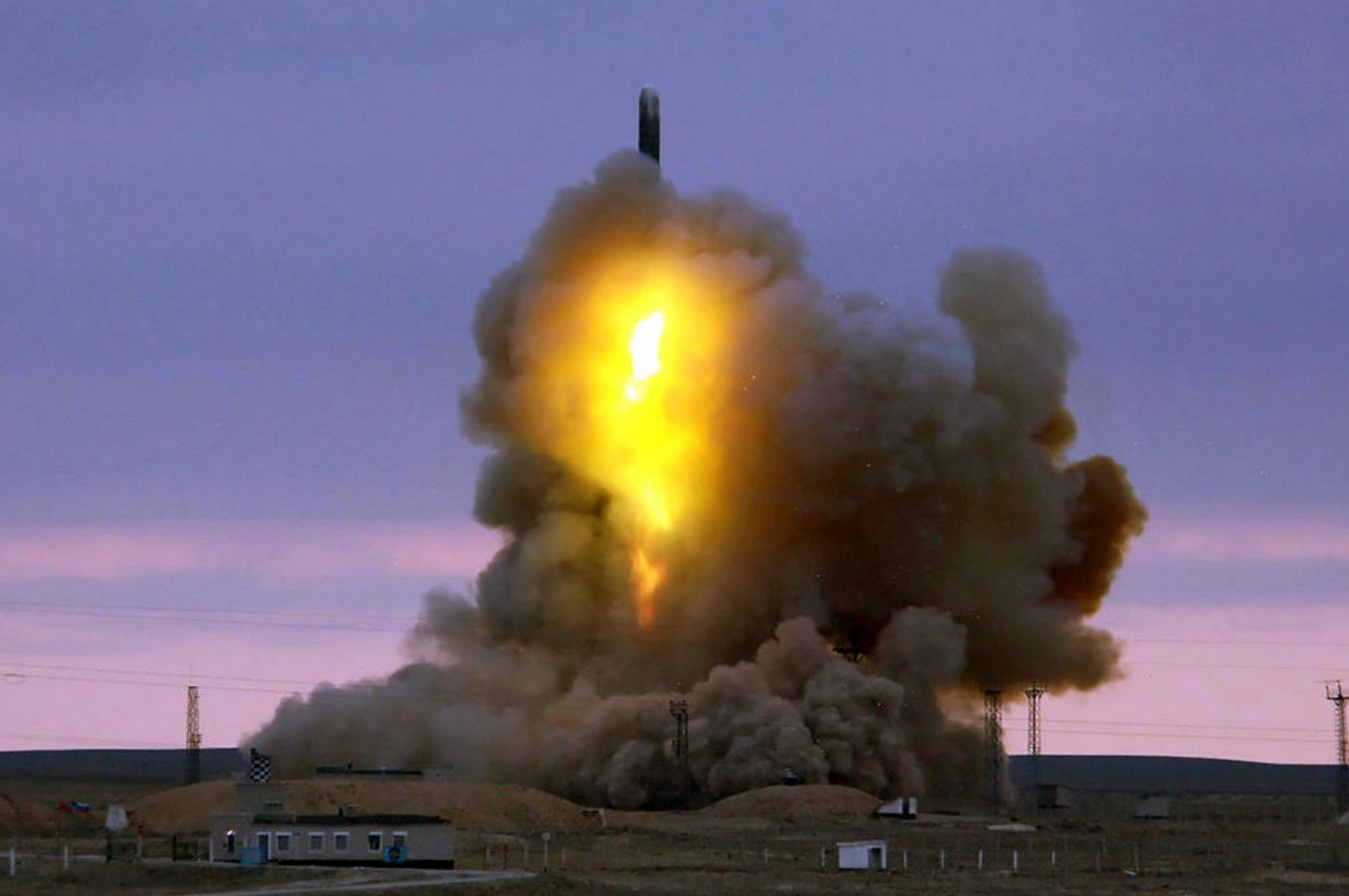 Lançamento de míssil balístico intercontinental a partir do Cosmódromo de Baikonur Foto:Serguêi Kazak/TASS