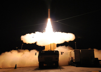 Forças Armadas dos EUA Eles realizam um teste de seu sistema de defesa de mísseis no Havaí. 28 de junho de 2010. mda.mil