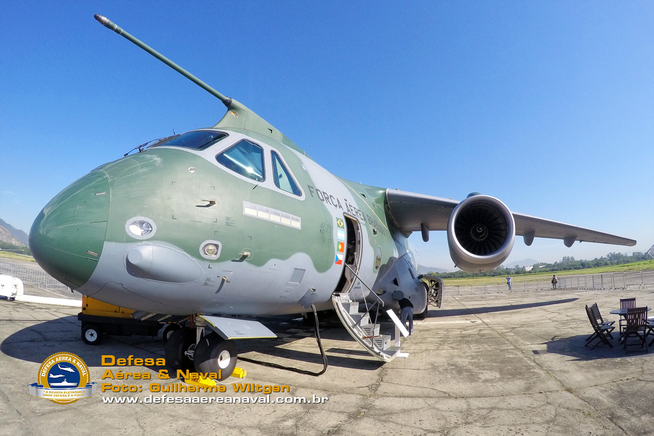 Defesa em Foco no LinkedIn: Embraer C-390 vence Hercules C-130J na