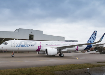 A Airbus lançou o seu primeiro A321neo ACF (Airbus Cabin Flex) em Hamburgo, tendo em sua fuselagem a Torre Eiffel de Paris e a Estátua da Liberdade de Nova York, mostrando a sua capacidade de realizar voos transatlânticos.