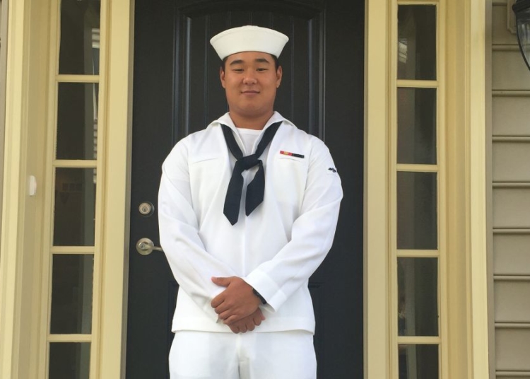 Aprendiz de marinheiro Joseph Min Naglak, 21 anos, foi morto depois de ser atingido por uma hélice de avião a bordo do USS George H.W. Bush na segunda-feira, 18 de setembro de 2018.