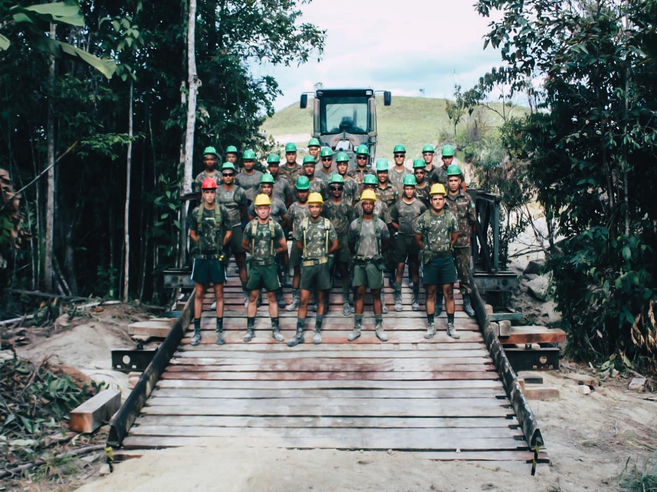 Exército Brasileiro monta posto e fiscaliza quem cruza fronteira