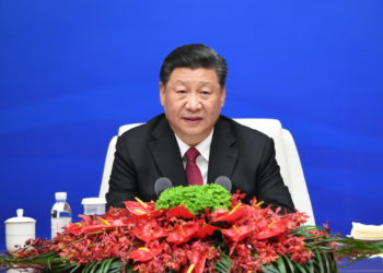 Presidente Xi Jinping durante com os chefes de delegações estrangeiras nas comemorações dos 70 anos da PLAN Foto: Xinhua