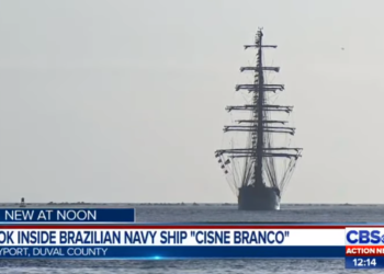NVe Cisne Branco entrando na Base Naval de Mayport - EUA